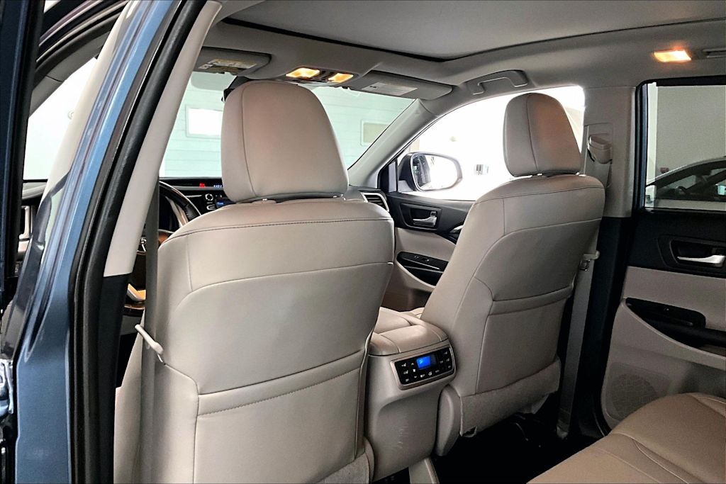 Thumbnail: 2019 Toyota Highlander - 12