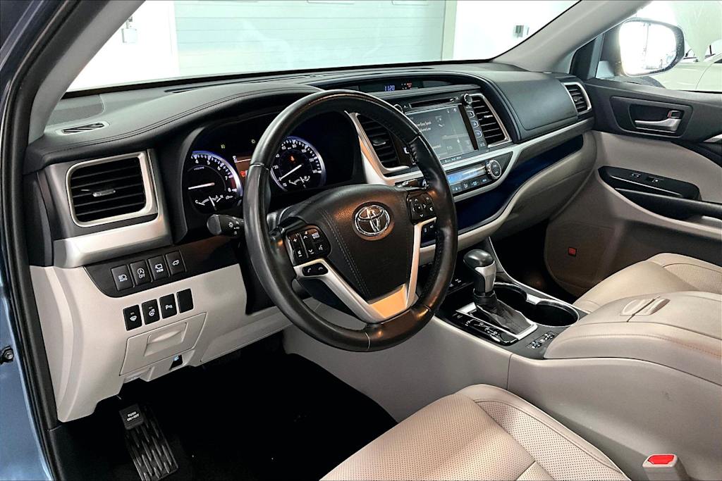 Thumbnail: 2019 Toyota Highlander - 2