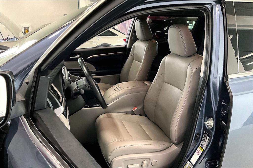 Thumbnail: 2019 Toyota Highlander - 10