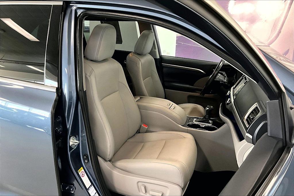 Thumbnail: 2019 Toyota Highlander - 11