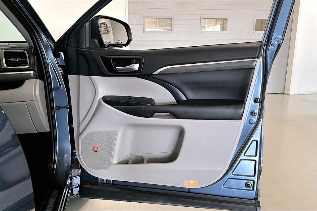 Thumbnail: 2019 Toyota Highlander - 26