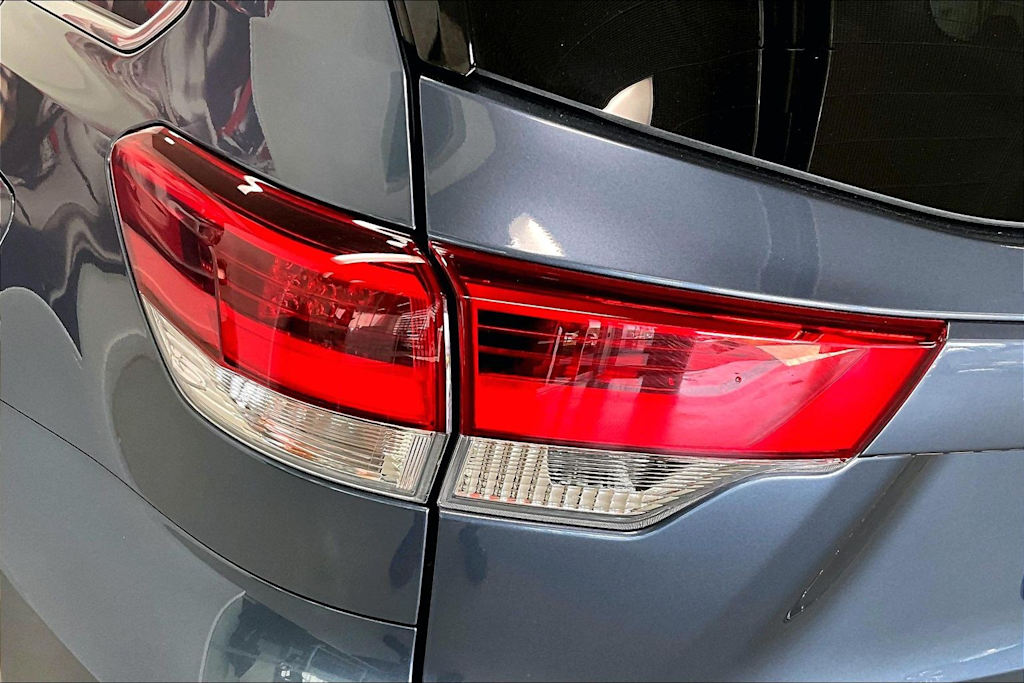 Thumbnail: 2019 Toyota Highlander - 29