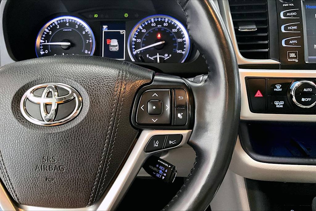 Thumbnail: 2019 Toyota Highlander - 24