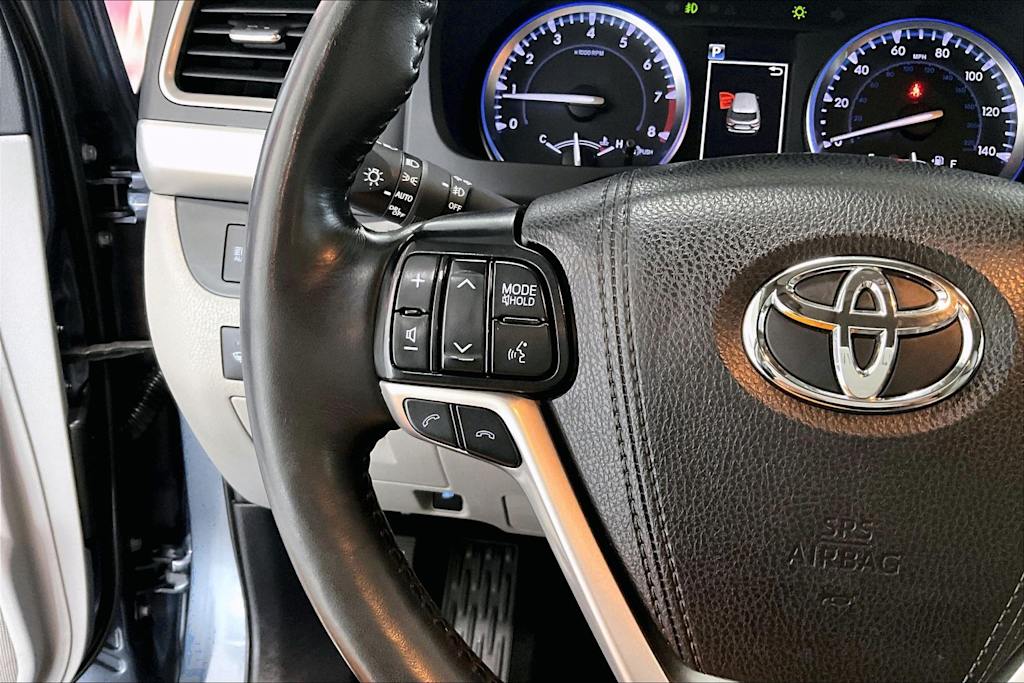 Thumbnail: 2019 Toyota Highlander - 23