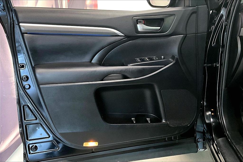Thumbnail: 2019 Toyota Highlander - 24