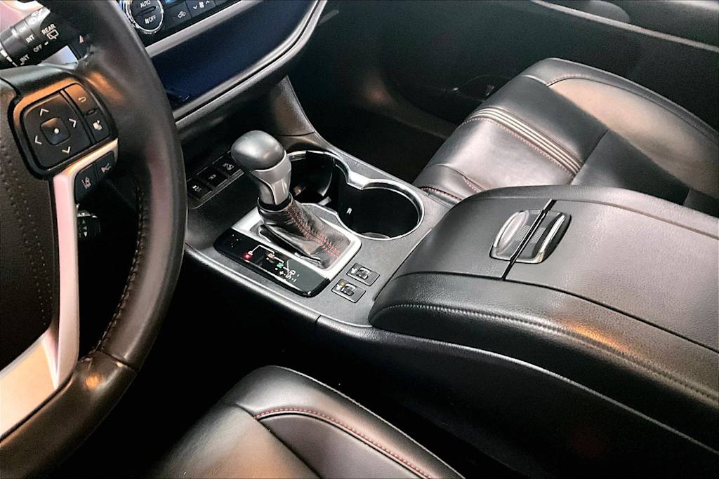 Thumbnail: 2019 Toyota Highlander - 15