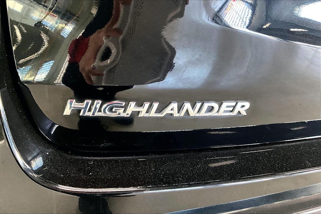 Thumbnail: 2019 Toyota Highlander - 19