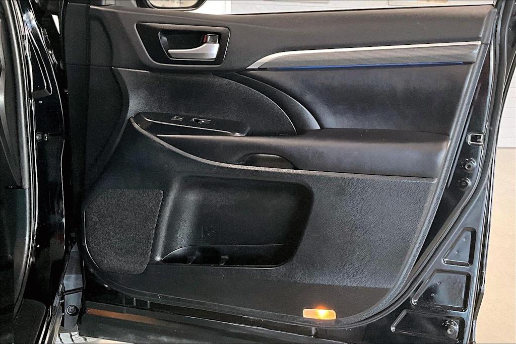 Thumbnail: 2019 Toyota Highlander - 25