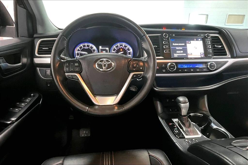 Thumbnail: 2019 Toyota Highlander - 12