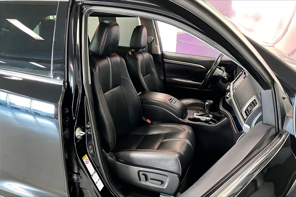 Thumbnail: 2019 Toyota Highlander - 10