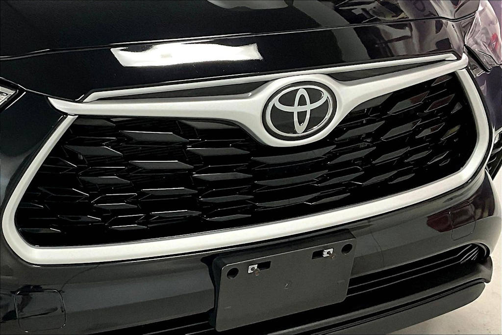 Thumbnail: 2023 Toyota Highlander - 31
