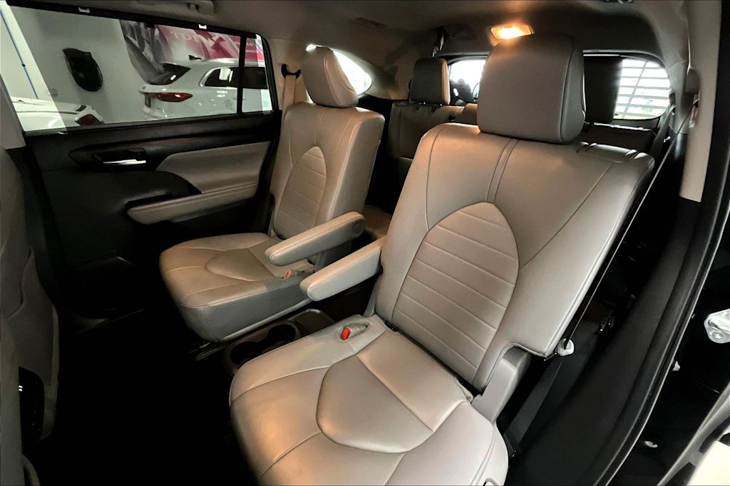 Thumbnail: 2023 Toyota Highlander - 27