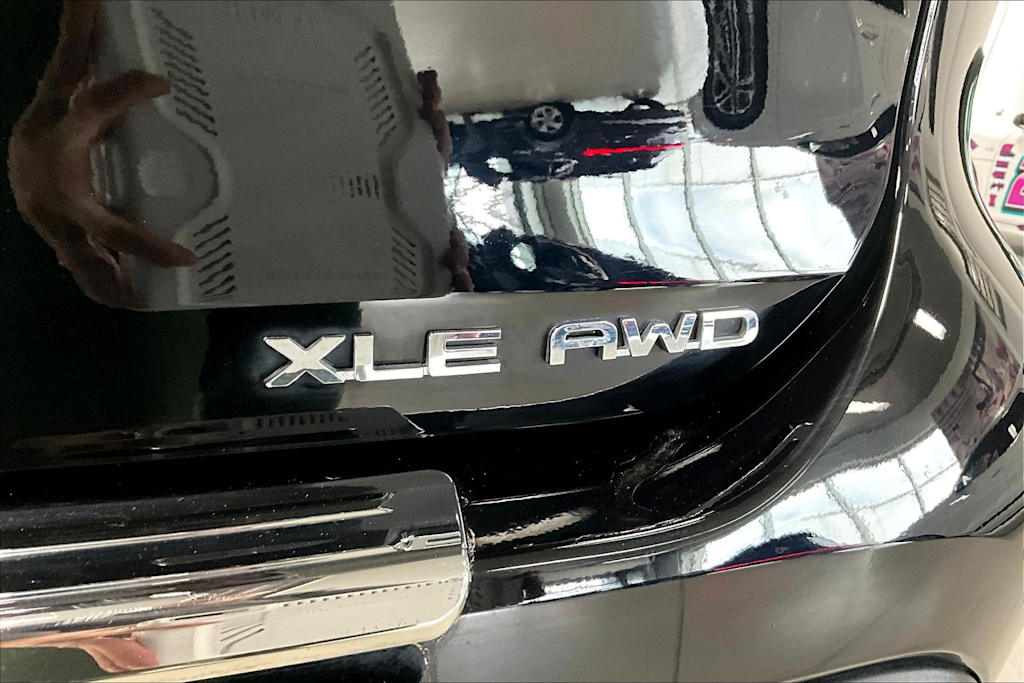 Thumbnail: 2023 Toyota Highlander - 7