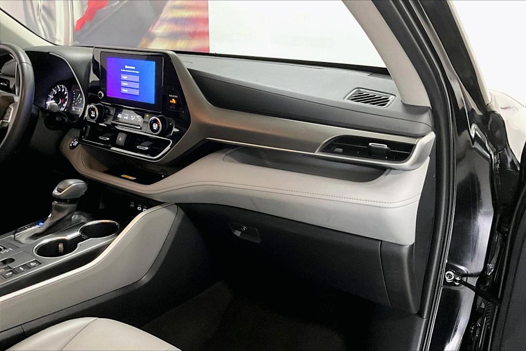 Thumbnail: 2023 Toyota Highlander - 22