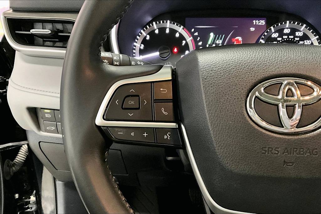 Thumbnail: 2023 Toyota Highlander - 23