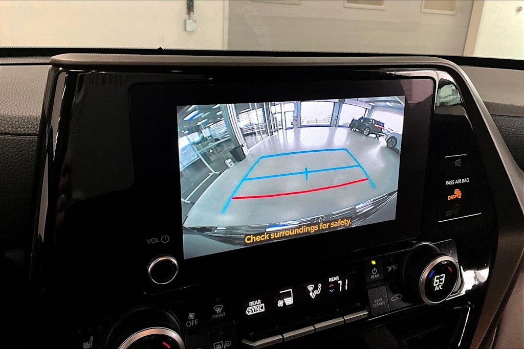 Thumbnail: 2023 Toyota Highlander - 15