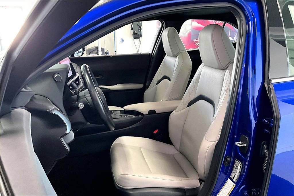 Thumbnail: 2023 Lexus UX - 9