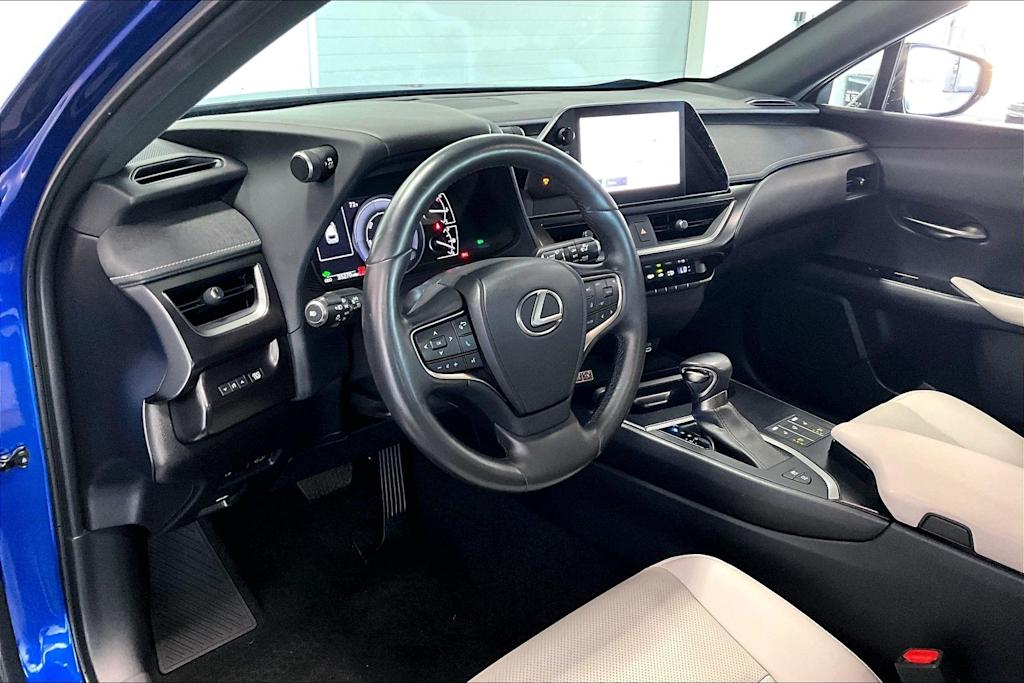 Thumbnail: 2023 Lexus UX - 2
