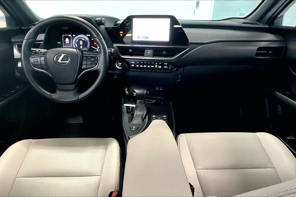 Thumbnail: 2023 Lexus UX - 8