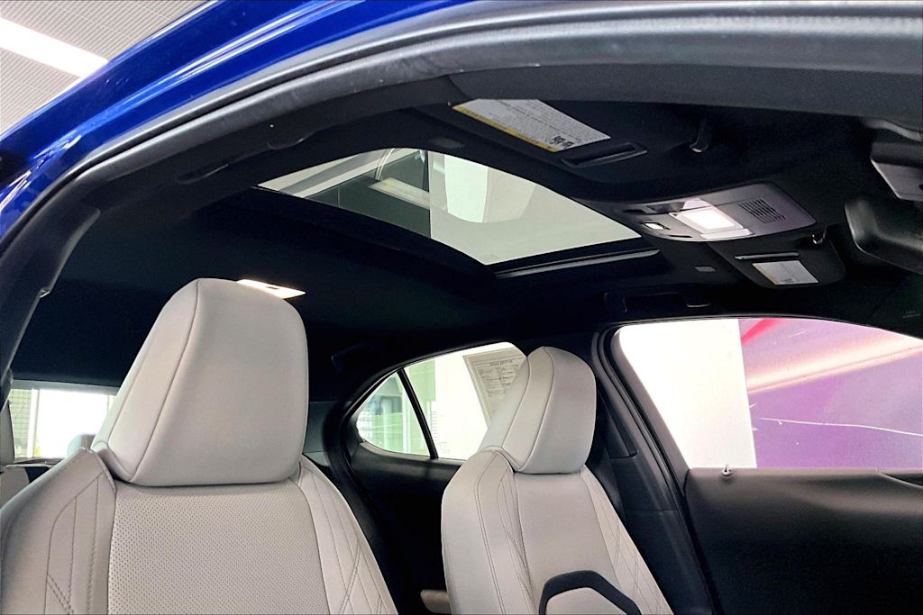 Thumbnail: 2023 Lexus UX - 27