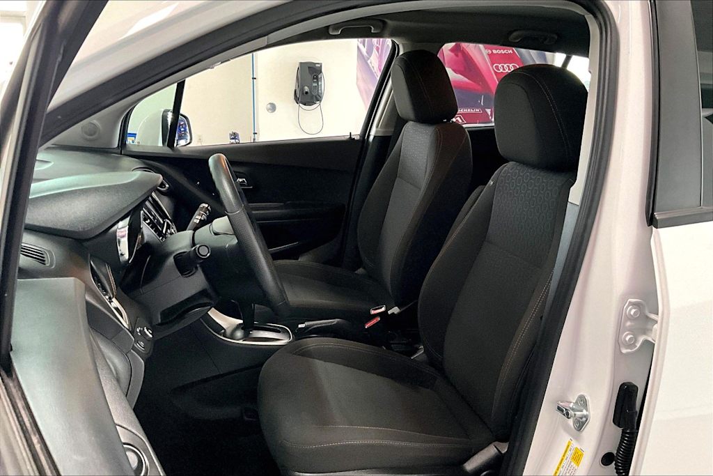 Thumbnail: 2022 Chevrolet Trax - 10