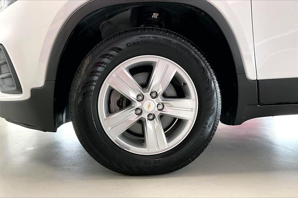 Thumbnail: 2022 Chevrolet Trax - 8