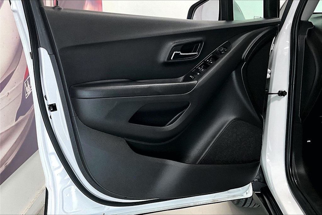 Thumbnail: 2022 Chevrolet Trax - 26