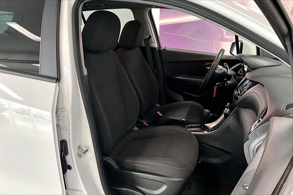 Thumbnail: 2022 Chevrolet Trax - 21