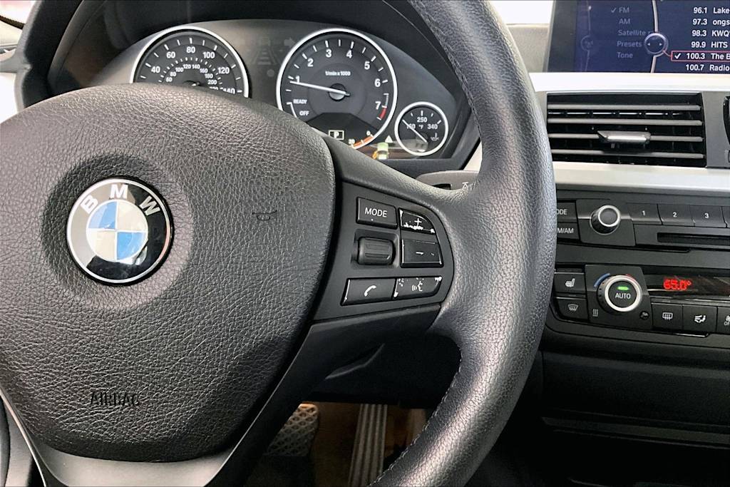 Thumbnail: 2013 BMW 3 Series - 24