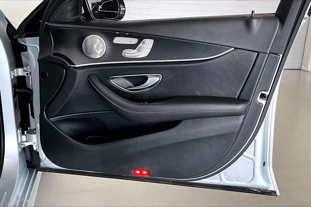 Thumbnail: 2019 Mercedes-Benz E-Class - 25