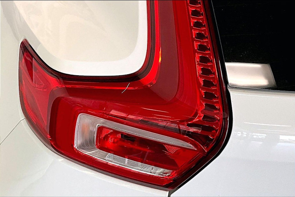 Thumbnail: 2019 Volvo XC40 - 29