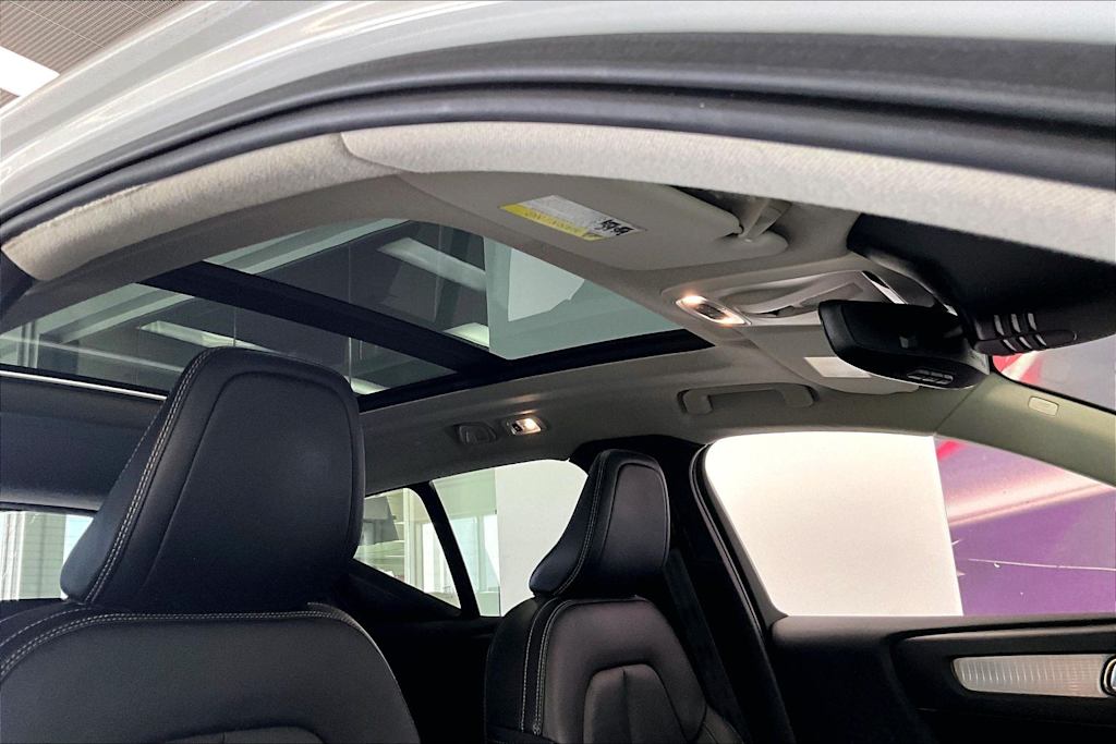 Thumbnail: 2019 Volvo XC40 - 27