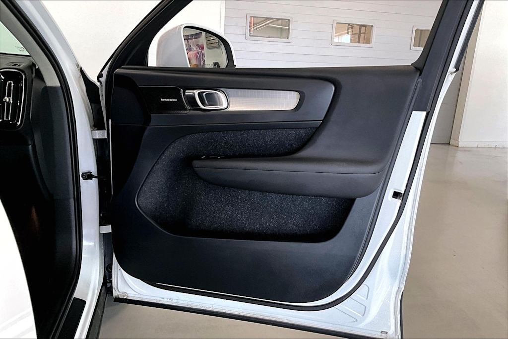 Thumbnail: 2019 Volvo XC40 - 25