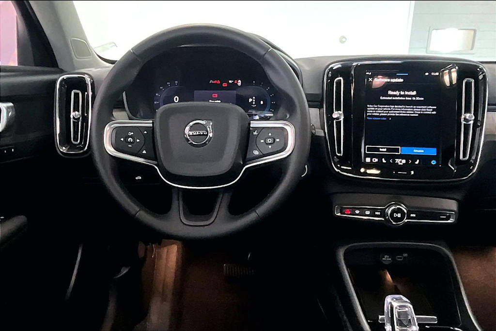 Thumbnail: 2025 Volvo XC40 - 12