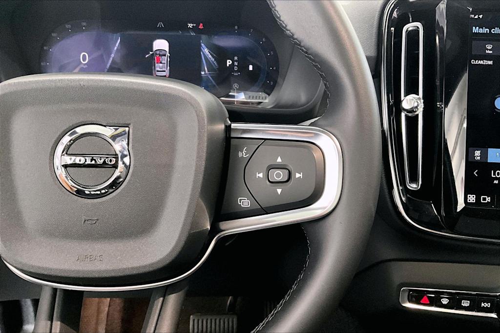 Thumbnail: 2025 Volvo XC40 - 24