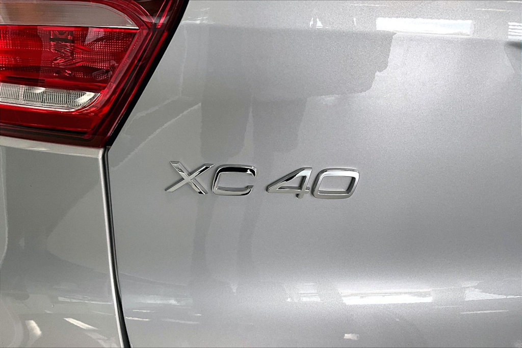 Thumbnail: 2025 Volvo XC40 - 7