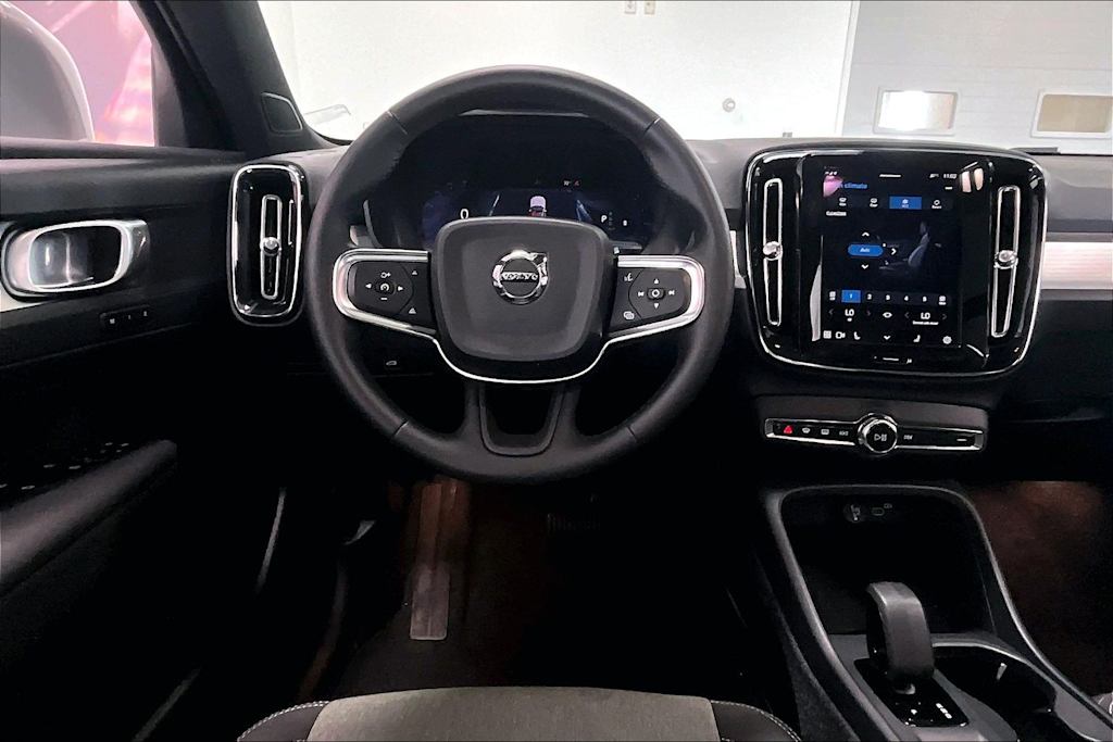 Thumbnail: 2025 Volvo XC40 - 13