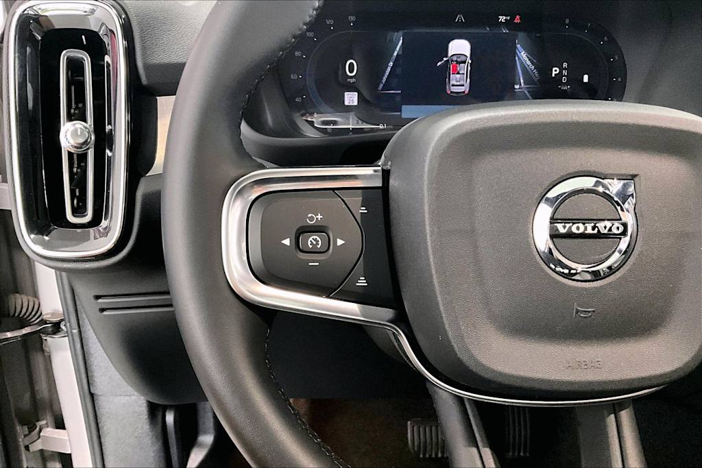 Thumbnail: 2025 Volvo XC40 - 23