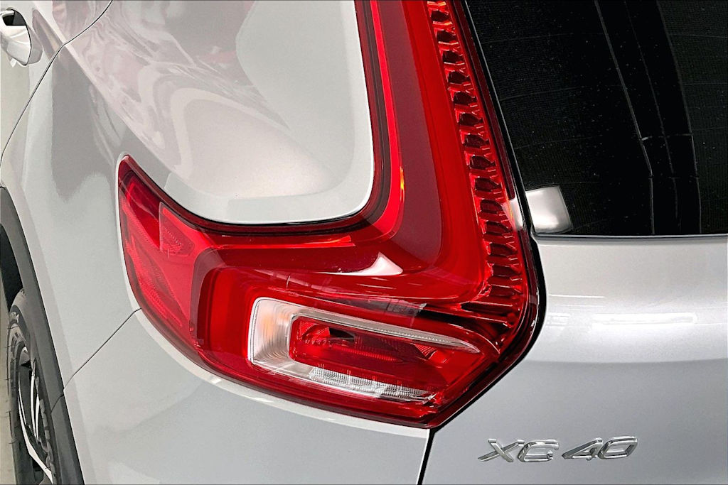 Thumbnail: 2025 Volvo XC40 - 30