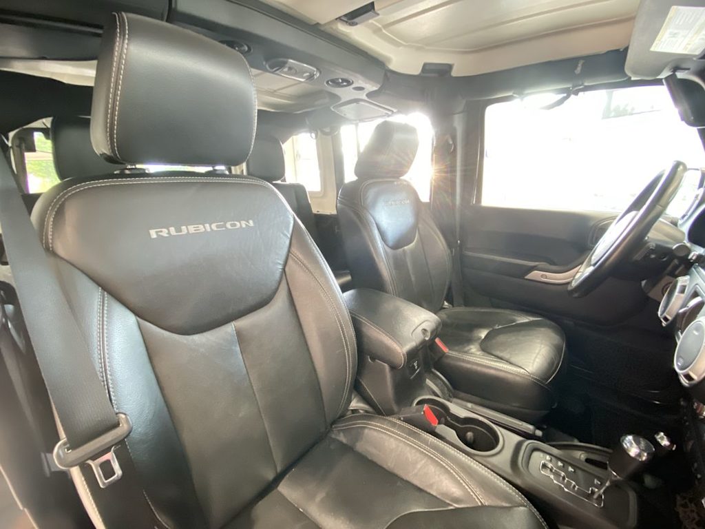 Thumbnail: 2016 Jeep Wrangler - 9