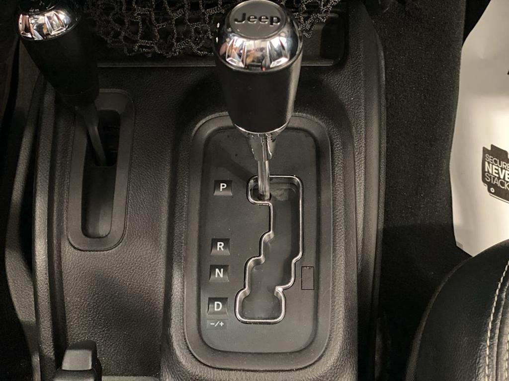 Thumbnail: 2016 Jeep Wrangler - 12