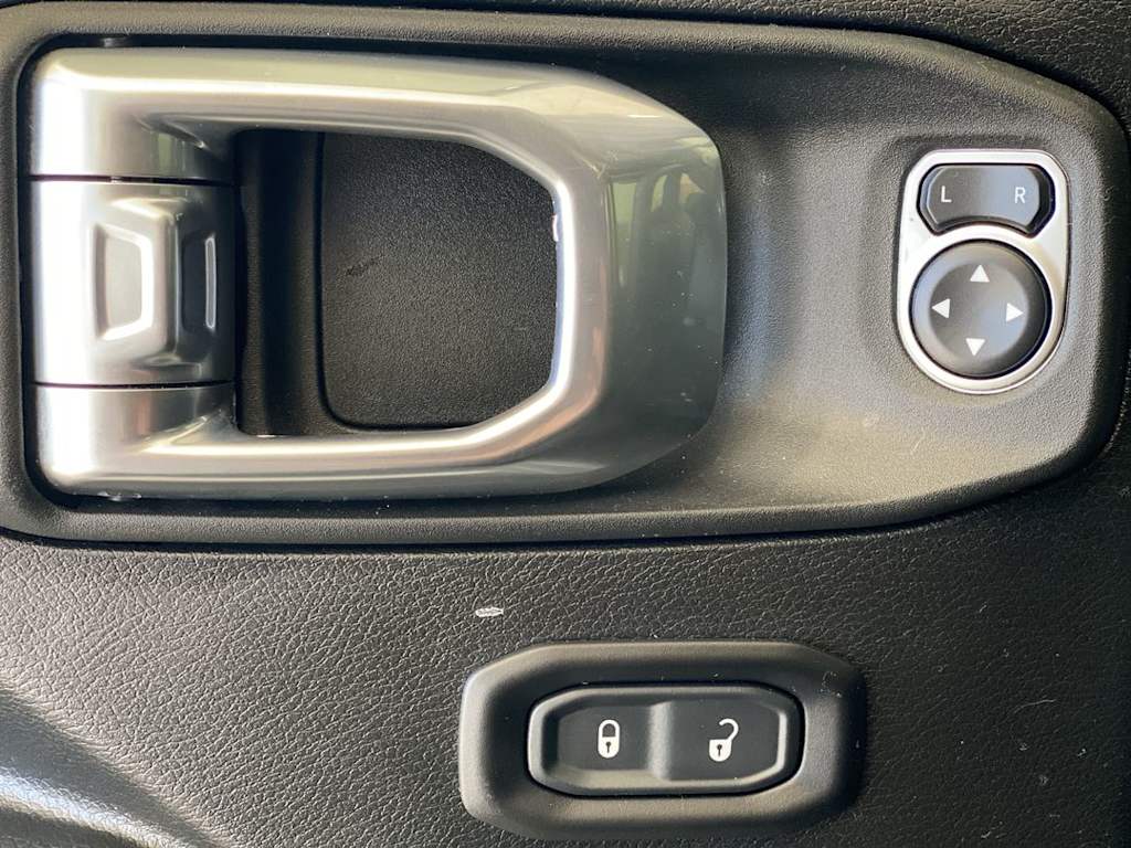 Thumbnail: 2022 Jeep Wrangler - 23