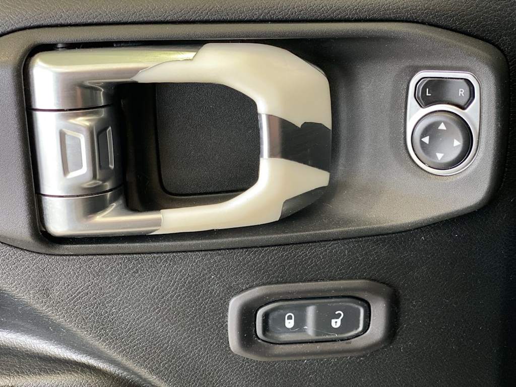 Thumbnail: 2018 Jeep Wrangler - 22