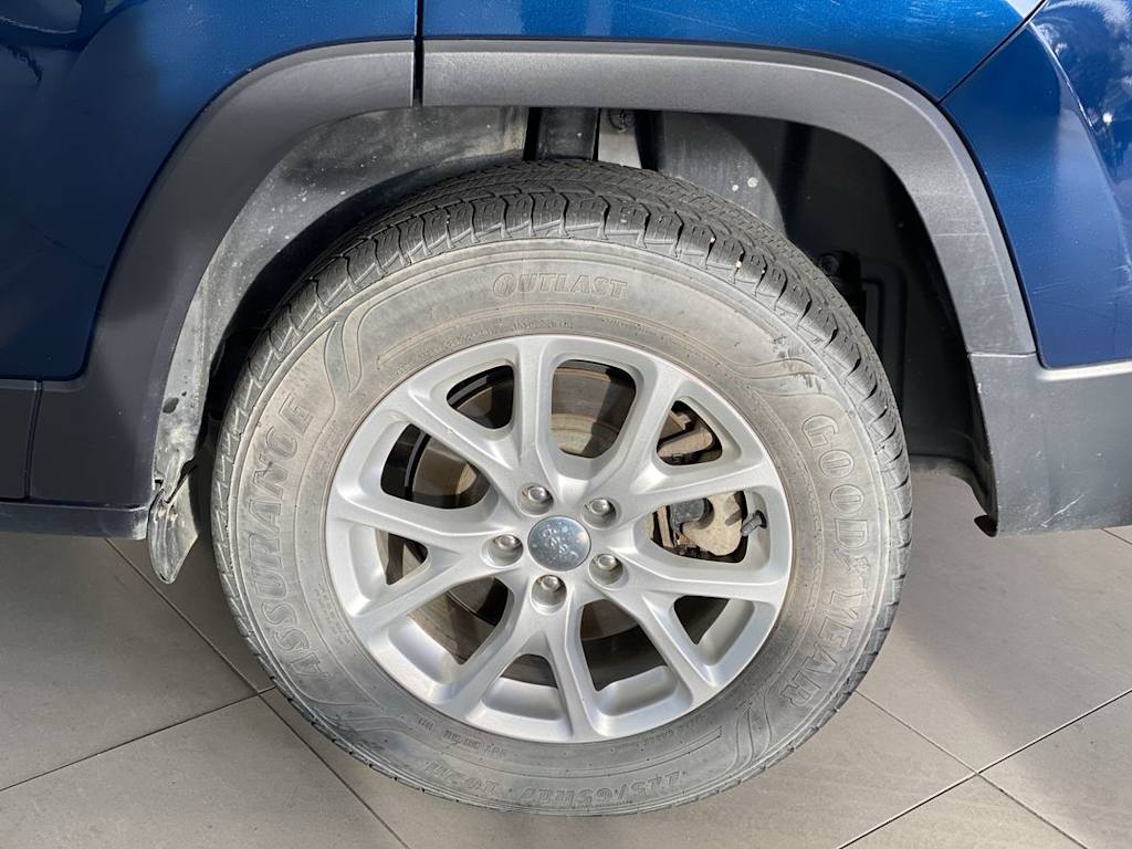 Thumbnail: 2018 Jeep Cherokee - 8