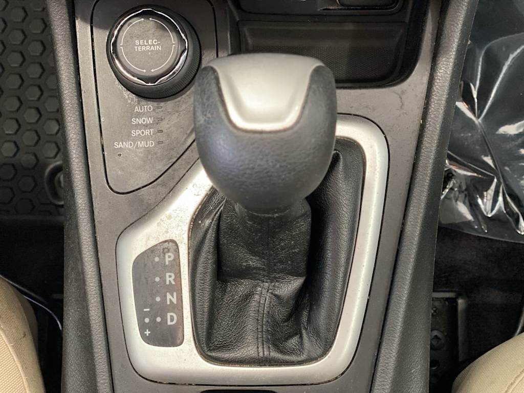 Thumbnail: 2018 Jeep Cherokee - 14