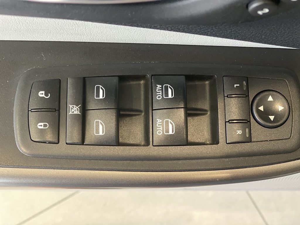 Thumbnail: 2019 Jeep Cherokee - 22