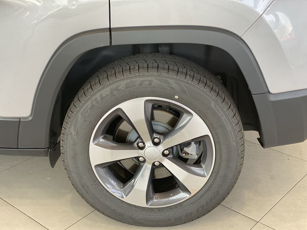 Thumbnail: 2019 Jeep Cherokee - 7