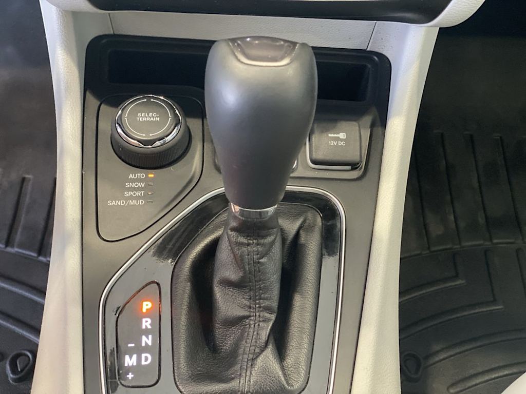 Thumbnail: 2019 Jeep Cherokee - 13
