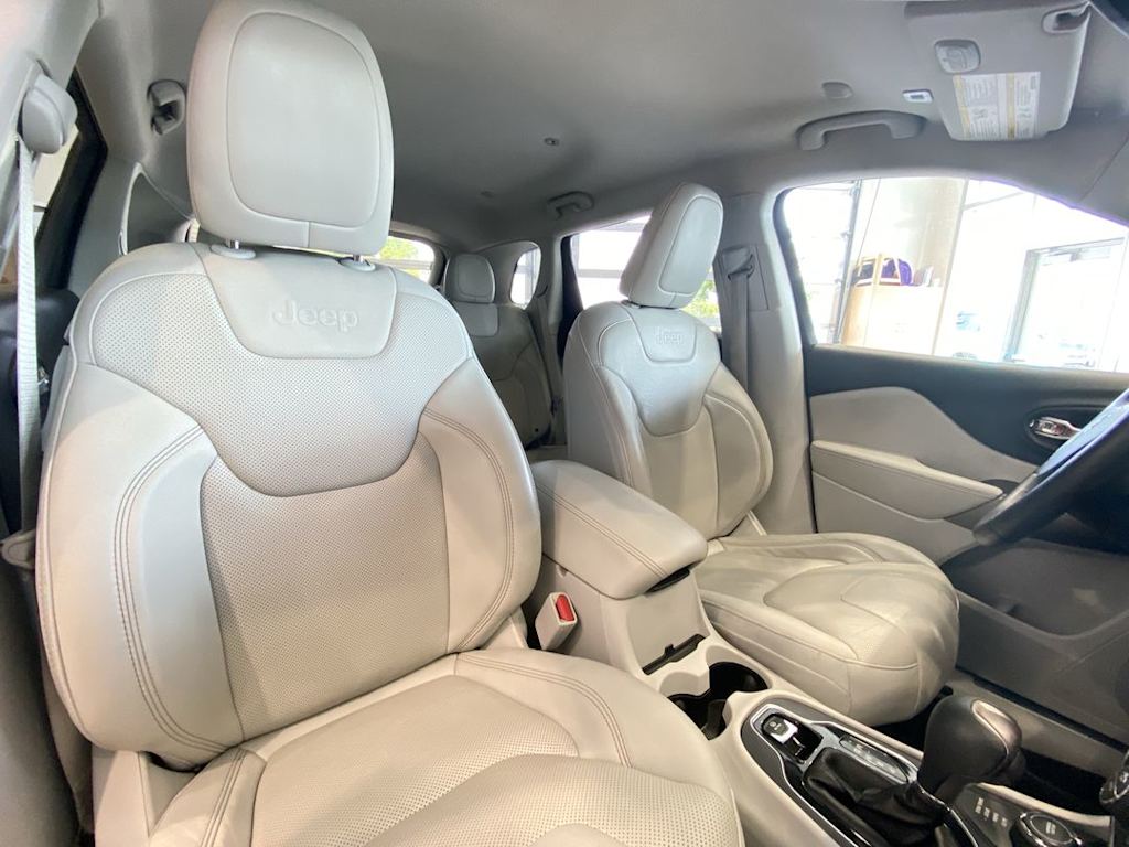 Thumbnail: 2019 Jeep Cherokee - 10