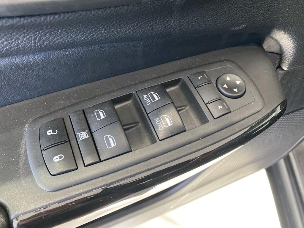 Thumbnail: 2020 Jeep Cherokee - 21